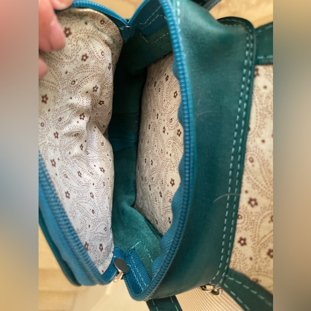 Vintage Teal Embossed Leather Crossbody Purse w/Adjustable Shoulder Strap - Picture 7 of 9